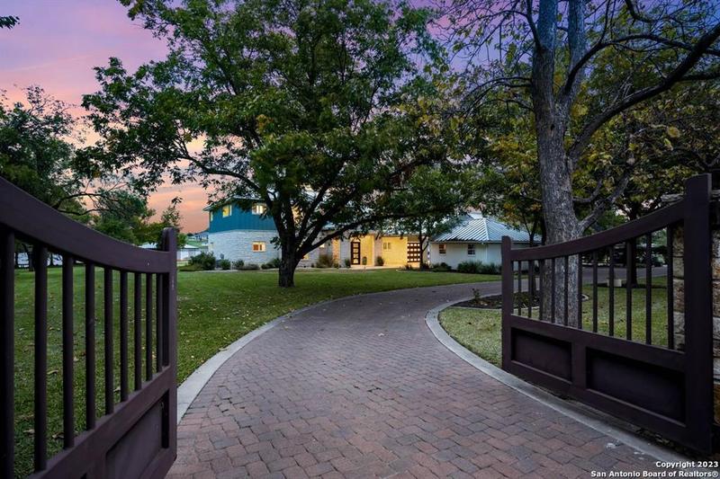 140 Kingfisher Trail, Kingsland, TX 78639 for Sale