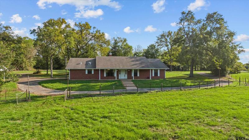 925 E FM 323, Palestine, TX 75801 for Sale