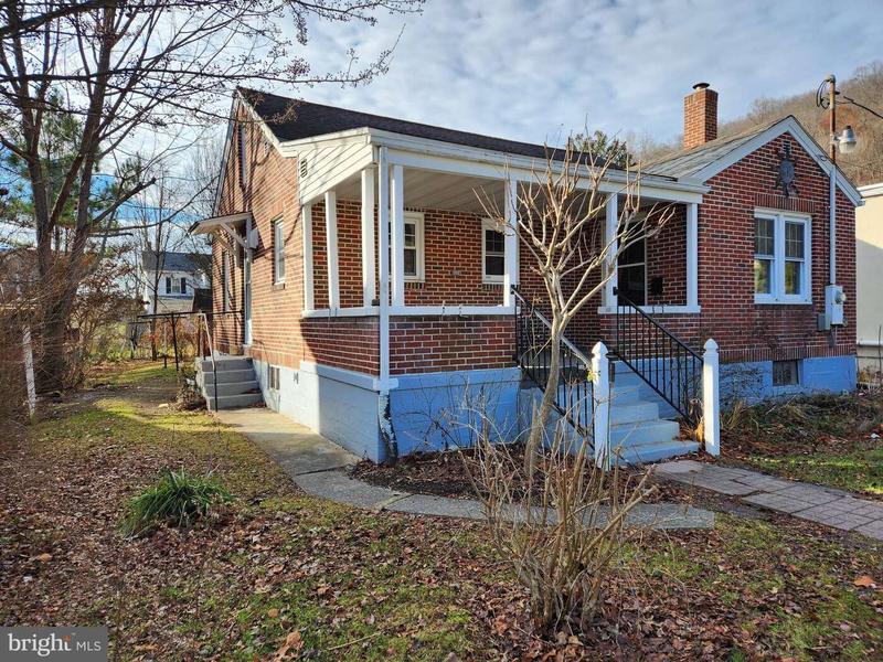 73 BROADWAY STREET, BERKELEY SPRINGS, WV 25411  613843883 for Sale