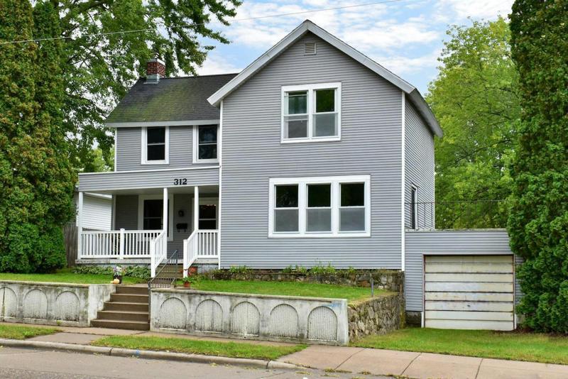 312 HIAWATHA DR E, Wabasha, MN 55981 Single Family Residence For Sale  MLS# 6440820