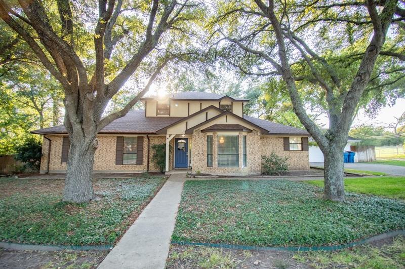 212 Colonial Cir, Athens, TX 75751 - MLS 20438514 for Sale