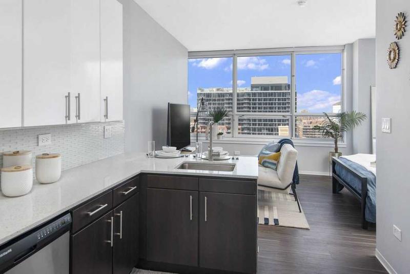 44642160  760 West Adams Street s for Sale