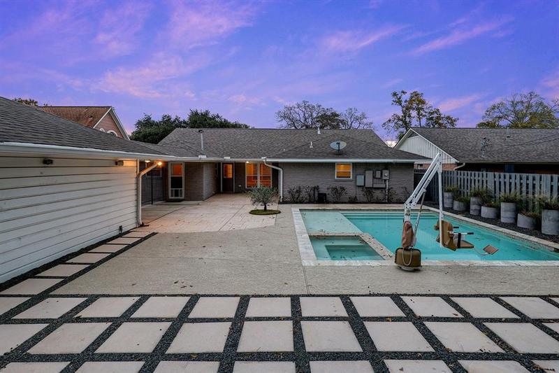 1614 Droxford Drive, Houston, TX 77008 for Rent