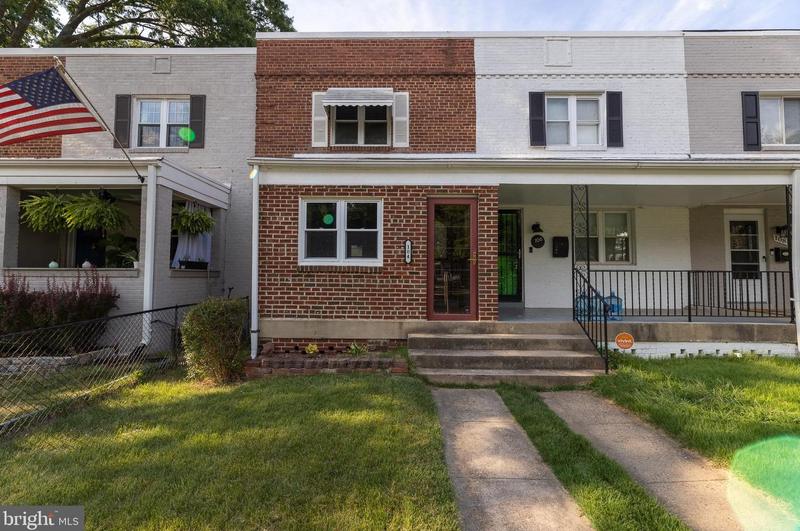 104 Lynhaven Dr, Alexandria, VA 22305 - MLS VAAX2029644 for Rent