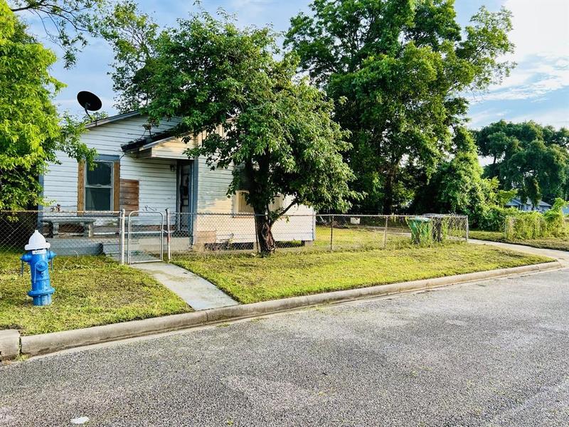 1716 Erin St, Houston, TX 77009 for Sale