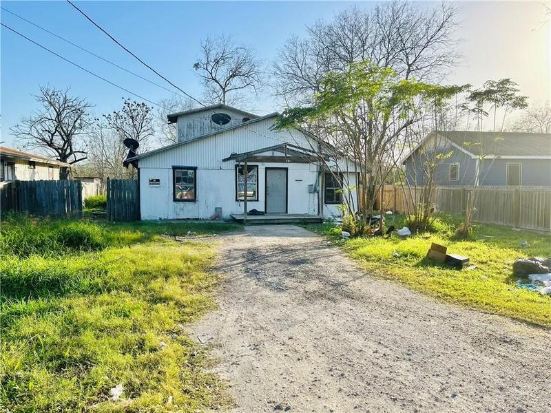 911 Range St, Alice, TX 78332 for Sale