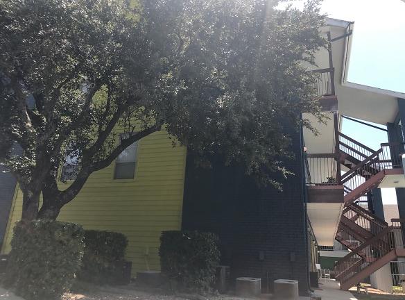 Peaks At Live Oak Apartments - 13012 Oak Terrace Dr - Live Oak, TX Apartments for Rent