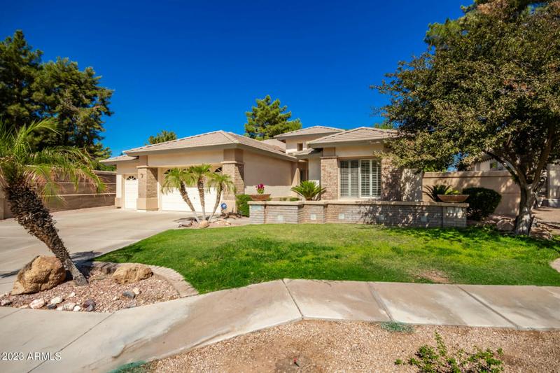 194 W SUNBURST LN, Tempe, AZ 85284 Single Family Residence For Sale  MLS# 6614278 for Rent