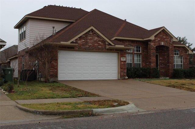 4 Bedroom 3 Bath In Arlington TX 76002 for Rent