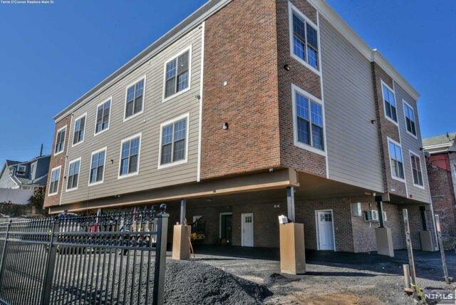 0 Bedroom 1 Bath In Paterson NJ 07503 for Rent