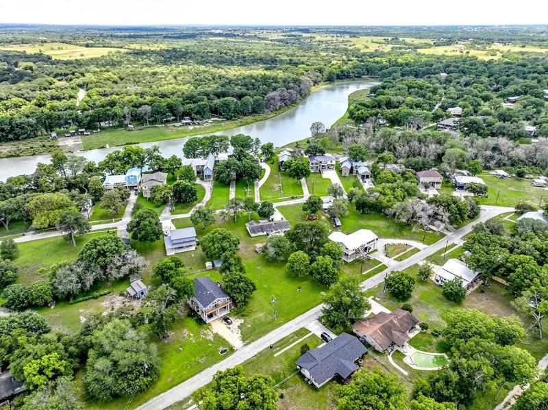 112 Lake Forrest Drive, Out of Area, TX 78155 for Sale