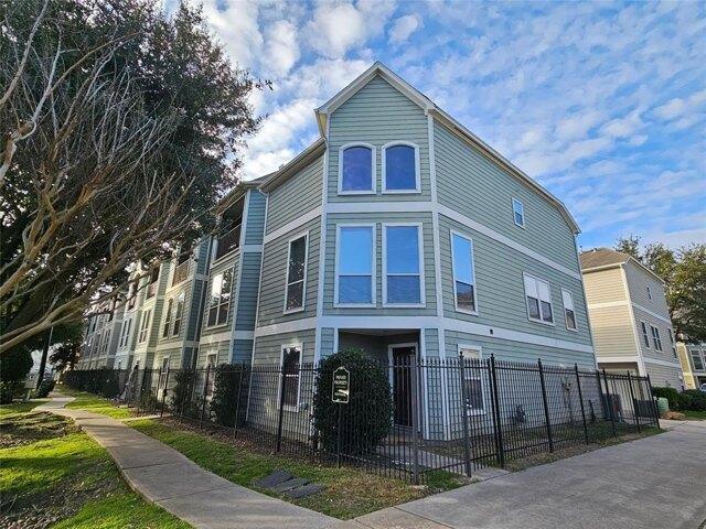 2 Bedroom 2 Bath In Houston TX 77008 for Rent