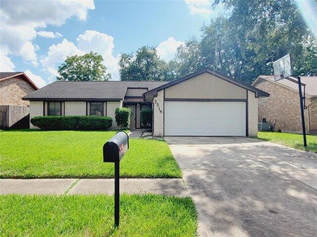 3 Bedroom 2 Bath In Sugar Land TX 77479 for Rent