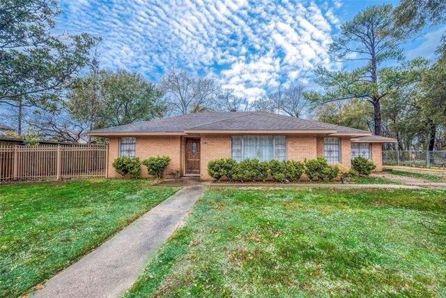 3 Bedroom 2 Bath In Houston TX 77016 for Rent