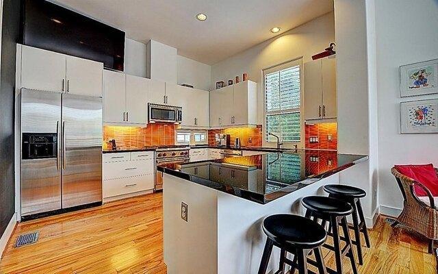 3 Bedroom 3.5 Bath In Houston TX 77006 for Rent