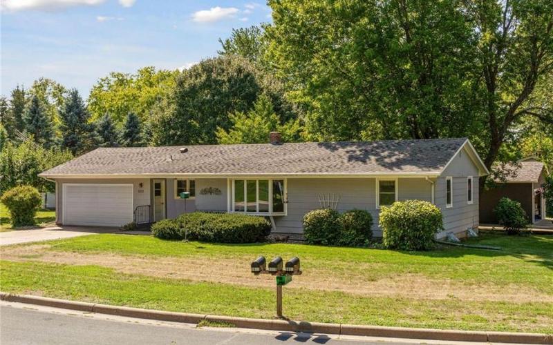 Beautiful home in Charming Victoria for Rent