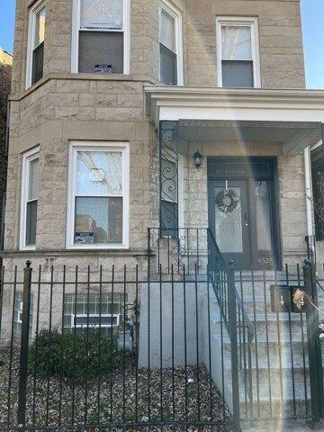 3 Bedroom 1 Bath In Chicago IL 60637 for Rent