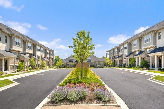 2 Bedroom 2 Bath In Deer Park IL 60010 for Rent