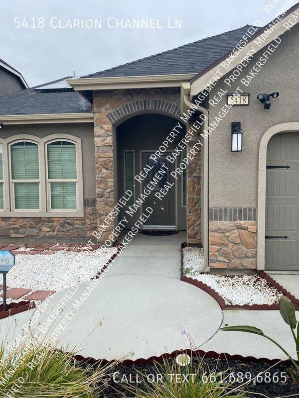 3 Bedroom 2 Bath In Bakersfield CA 93313 for Rent