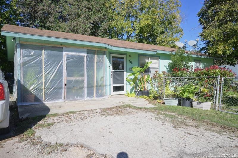718/722 San Antonio Ave, Seguin, TX 78155 for Sale