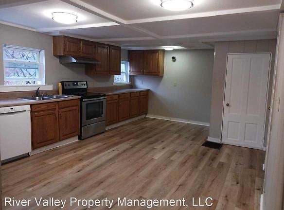 112 Main St Springfield, VT 05156 - Home For Rent