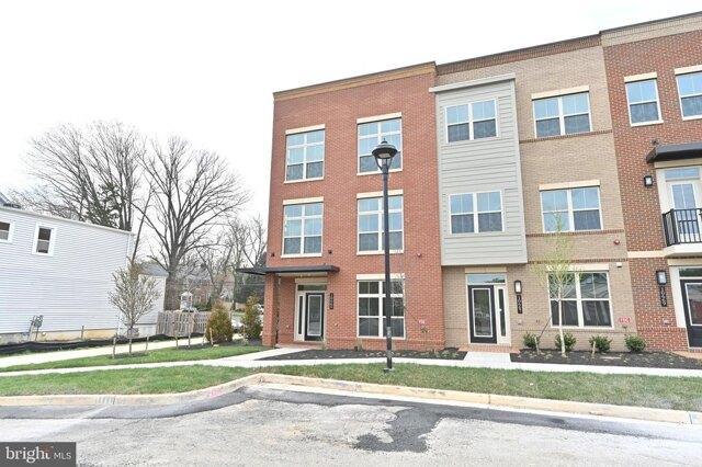 3 Bedroom 2.5 Bath In Fairfax VA 22030 for Rent