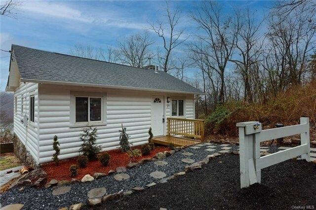 2 Bedroom 1.5 Bath In Warwick NY 10925 for Rent