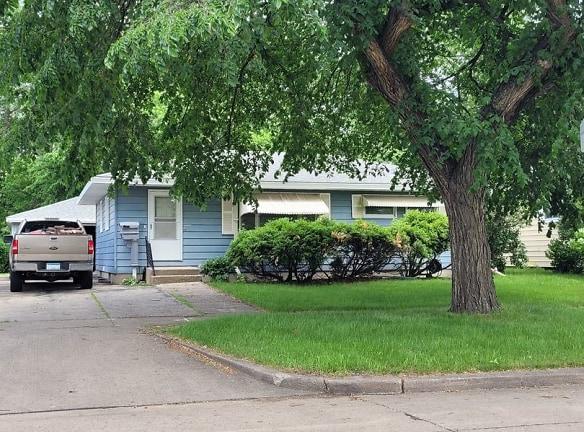 1718 16th St S Fargo, ND 58103 - Home For Rent