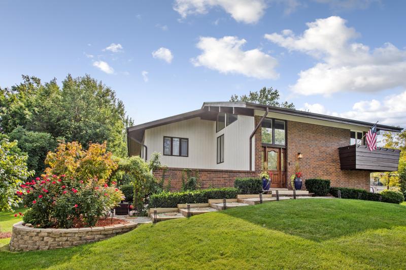 22W725 Elmwood Dr, Glen Ellyn, IL 60137 - MLS 11931575 for Sale