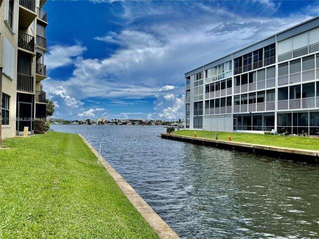 Condo For Rent In Lantana, Florida