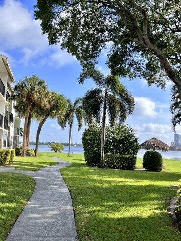 Condo For Rent In West Palm Beach, Florida