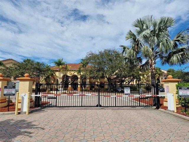 2 Bedroom 2 Bath In Naples FL 34119 for Rent
