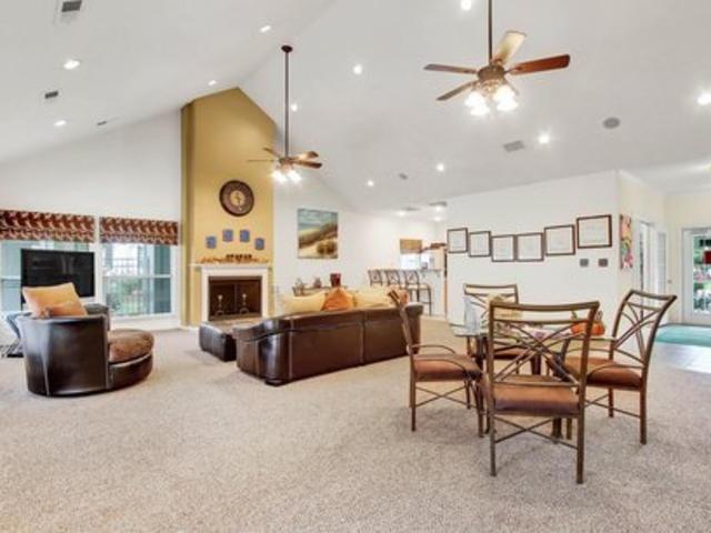 Charming 2Bd 1Ba Available Now $1558 Per Month for Rent
