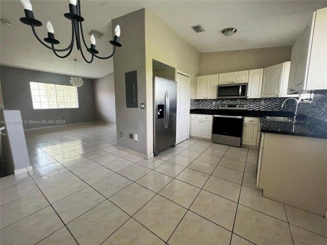 Condo For Rent In Hialeah, Florida
