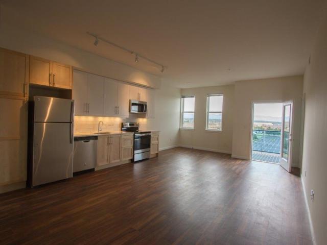 2 BD 2 BA Available Today $1849/Month for Rent