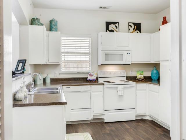 2 BD 2 BA Available Today $1665/mo for Rent