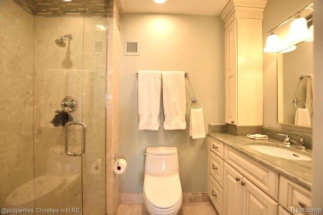 Condo For Sale In Birmingham, Michigan
