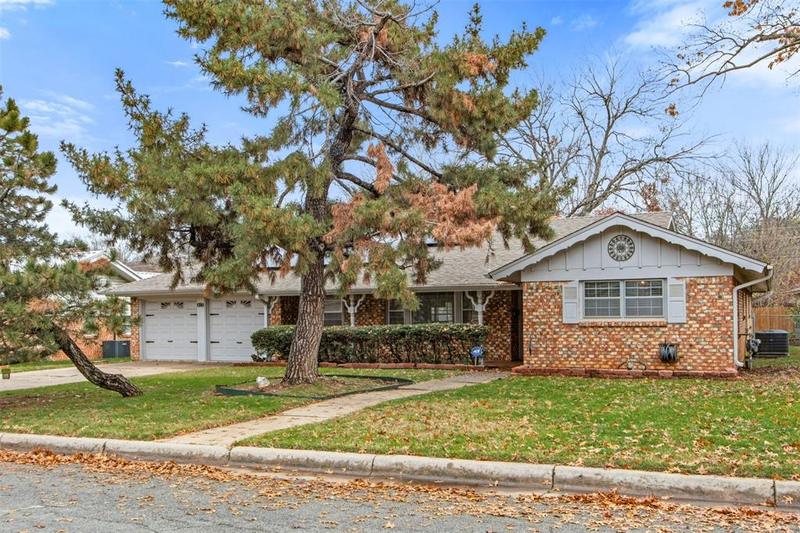 817 Lake Charles Ave, Fort Worth, TX 76103 for Sale