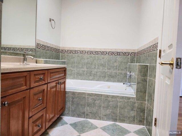 Condo For Sale In Palisades Park, New Jersey
