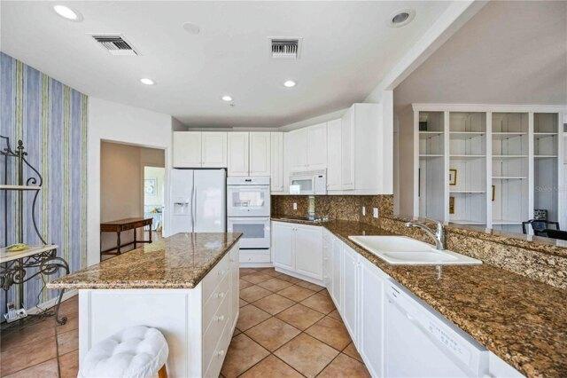 Condo For Sale In Sarasota, Florida