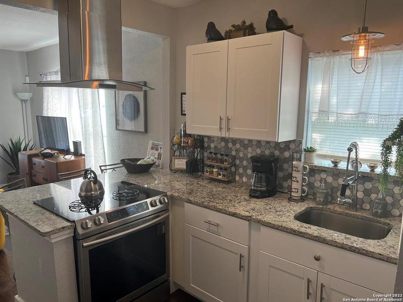 1335 E Crockett St, San Antonio, TX 78202 for Sale