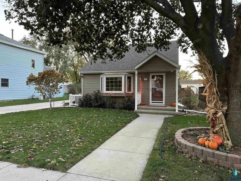 420 5TH ST, Scotland, SD 57059 Single Family Residence For Sale  MLS# 22307204 for Rent