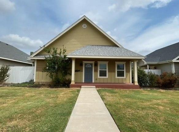 1129 Pinot Dr Abilene, TX 79601 - Home For Rent