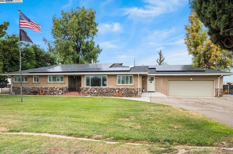 221 Manila Rd, Lathrop, CA 95330 - MLS 41047045 for Sale