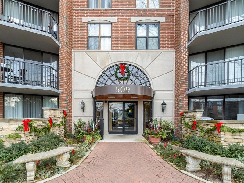 509 Aurora Ave #113, Naperville, IL 60540  MLS# 11940073 for Sale
