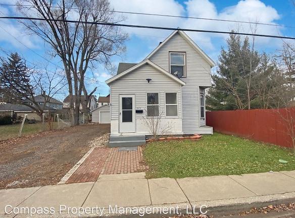 1125 Bemis St SE Grand Rapids, MI 49506 - Home For Rent
