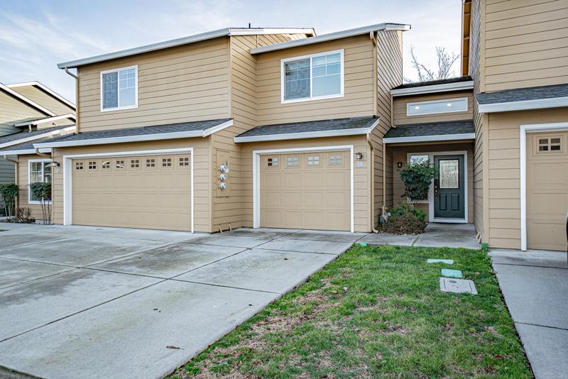 322 Live Oak Loop, Central Point OR 97502 for Sale
