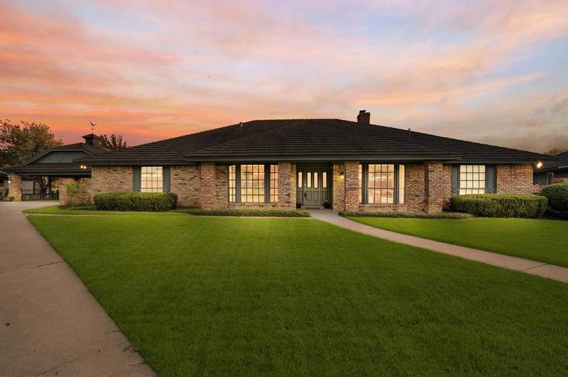 1504 Meadow Crest Ln, Mansfield, TX 76063 - MLS 20475949 for Sale