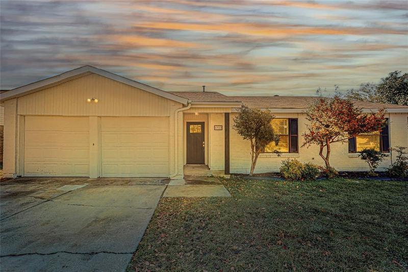 6912 Chapman Dr, North Richland Hills, TX 76182 for Sale