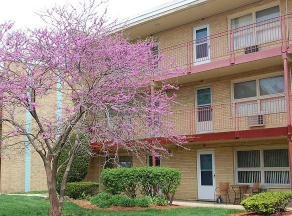 1639 1/2 Forest Rd La Grange Park, IL - Apartments For Rent